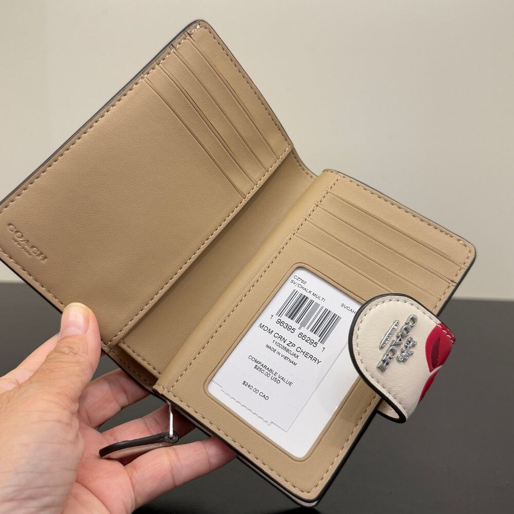 Last 1 ‼️Coach  CZ762 Medium Corner Zip Wallet With Cherry Print - Picture 4 of 6